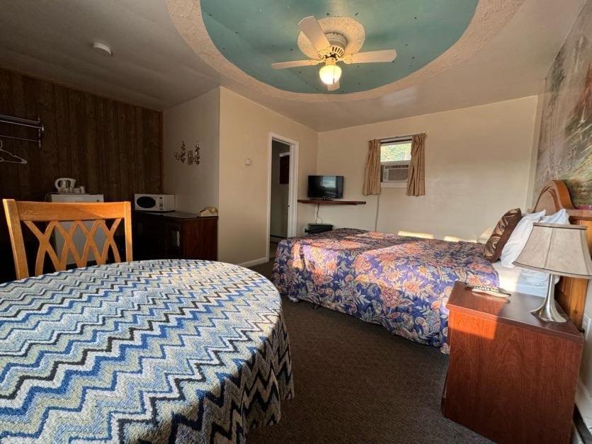 אוריליה Holiday Motel מראה חיצוני תמונה