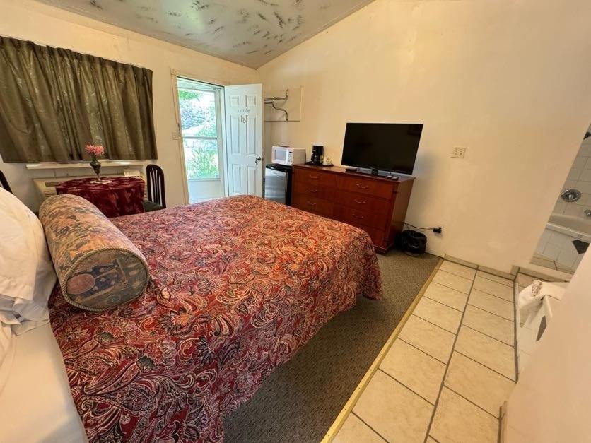 אוריליה Holiday Motel מראה חיצוני תמונה